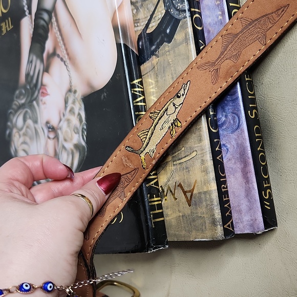 Brown Leather Fish Embossed & Embroidered Leather Belt W/ Solid Brass Buckle 42 - Picture 6 of 9